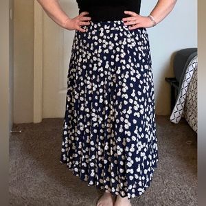 Daisy A line skirt! Size large. Tags still on!